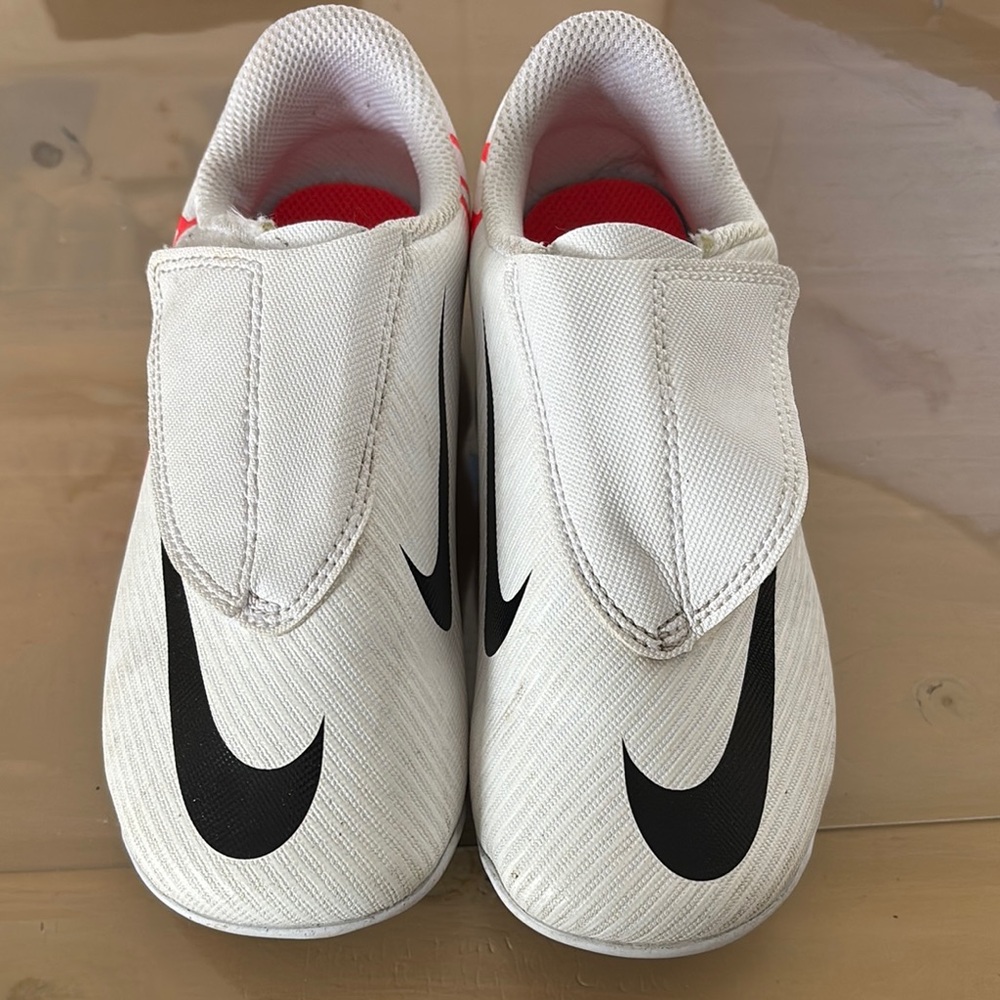 Nike Kids White Soccer Cleats